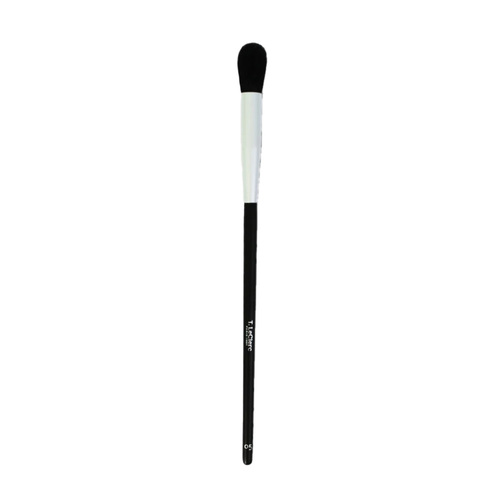 T LeClerc Eye Blending Brush N 05 on white background